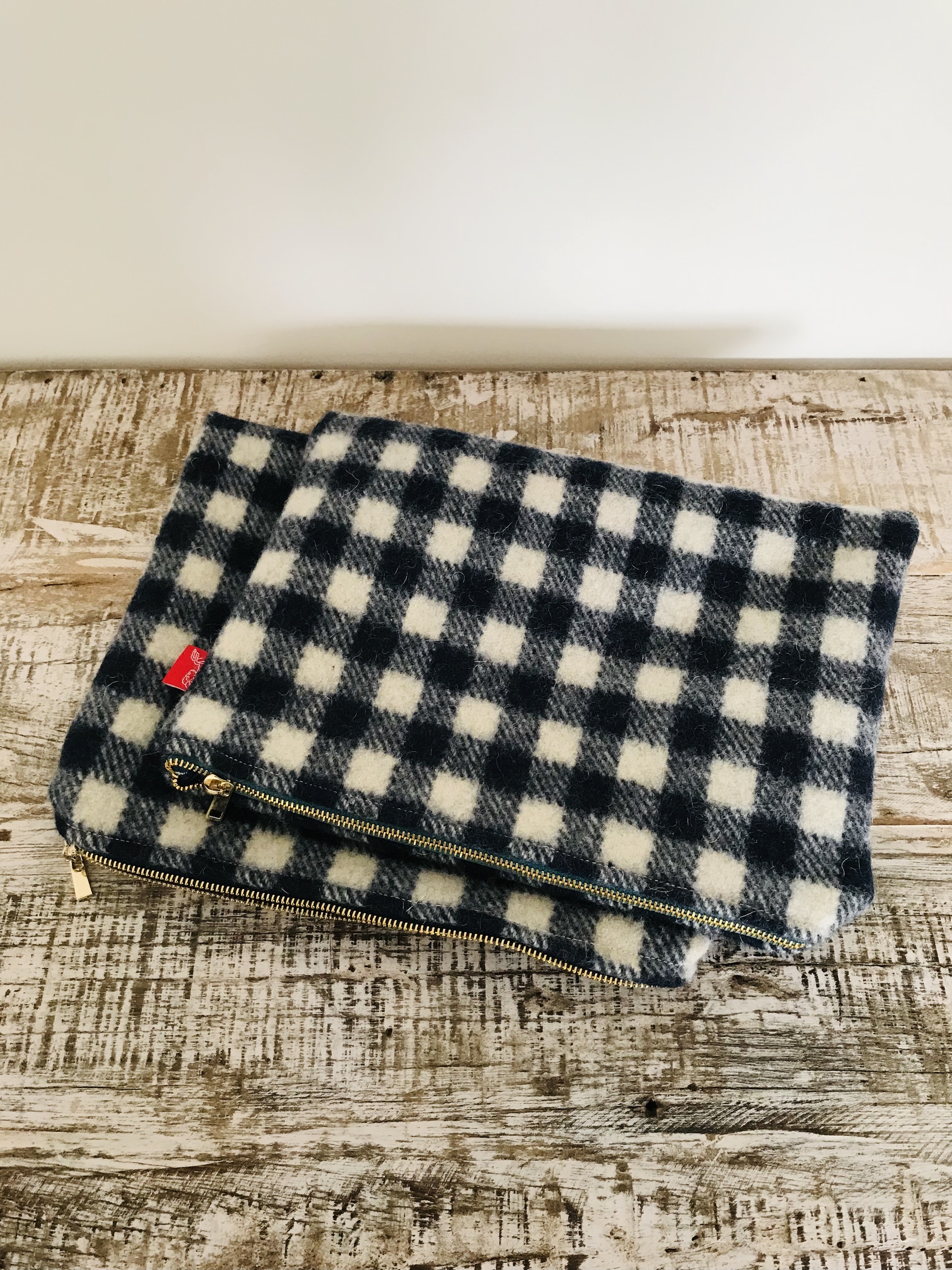 pochette laine merinos damier img e8558