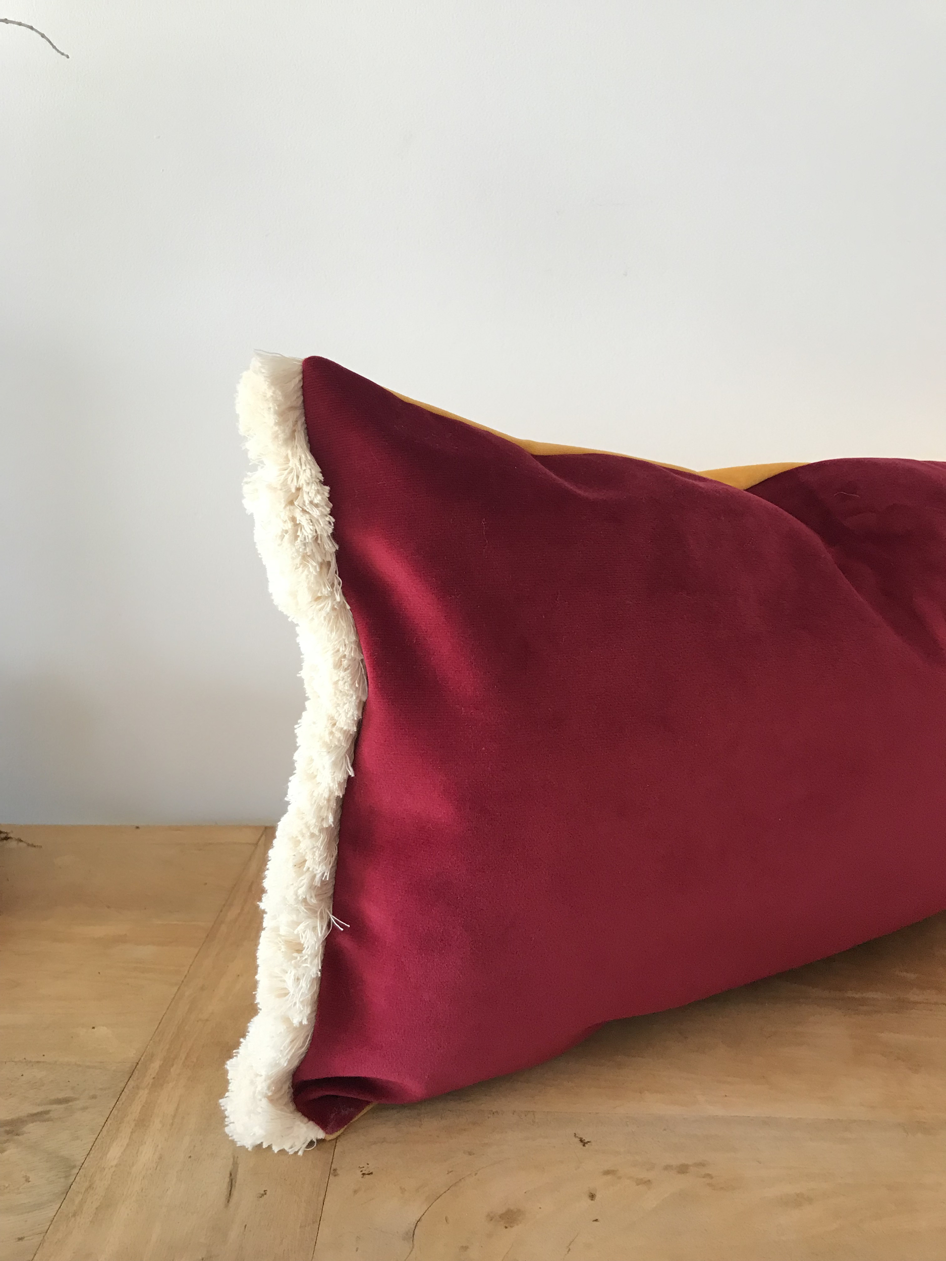 Coussin velours bicolore avec franges