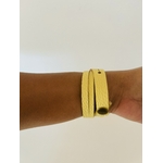 Bracelet cuir jaune IMG_E1136