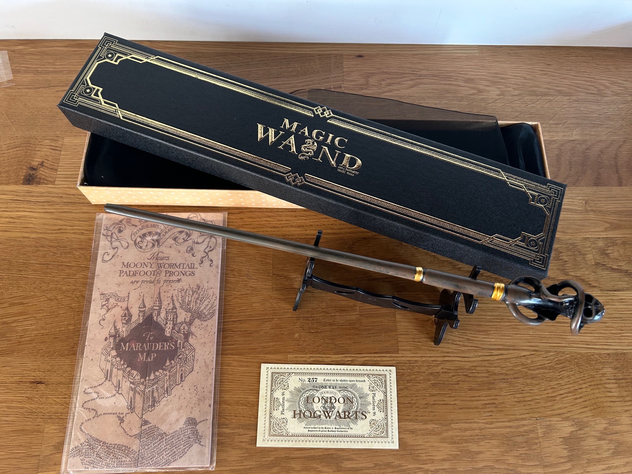 Baguette des Mangemorts Harry Potter en métal et résine, vue principale