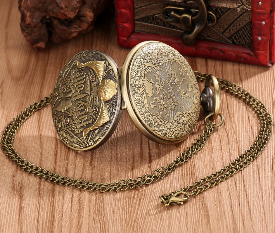 Détail de la montre à gousset Harry Potter finition bronze