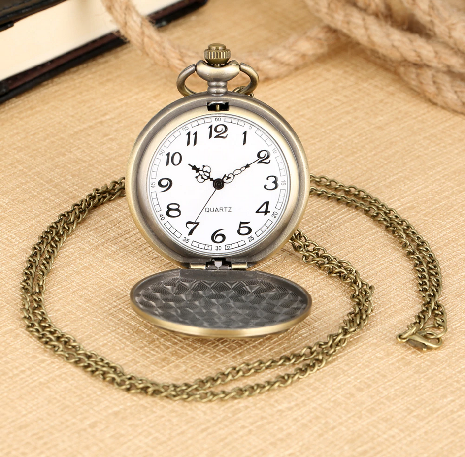 Détail de la montre à gousset Harry Potter avec coffret