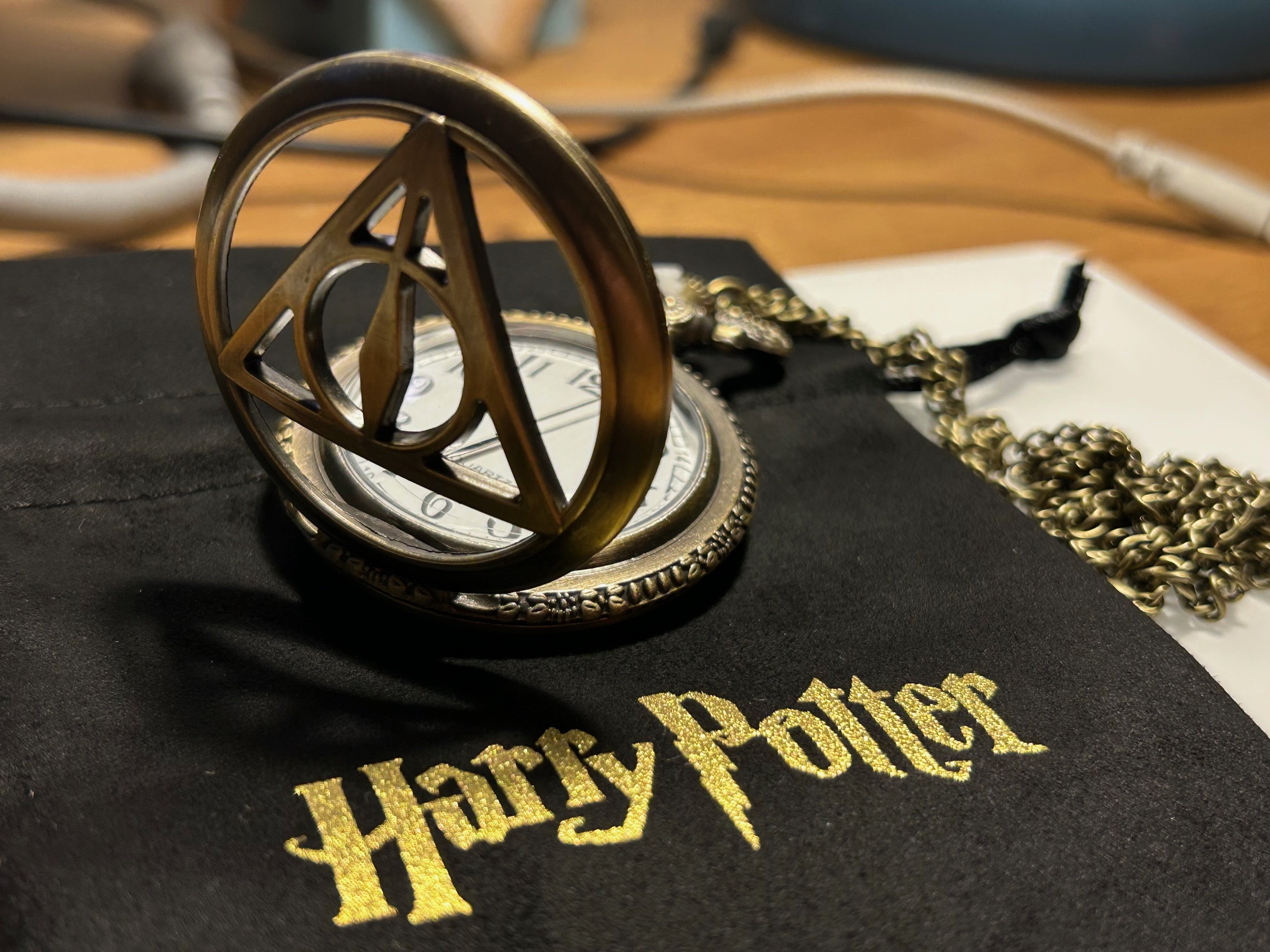 Détail de la montre à gousset Harry Potter Reliques de la Mort