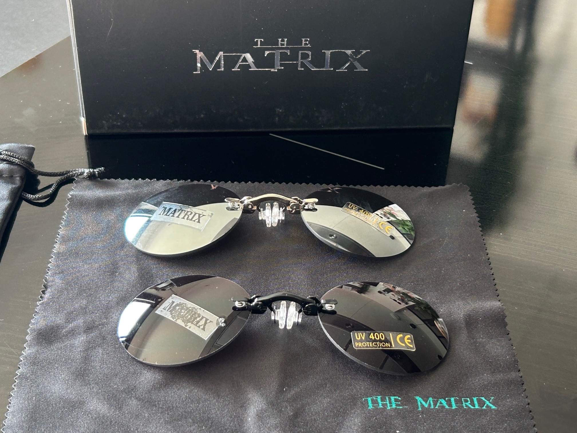 Lot de deux lunettes Matrix Morpheus argent et noir miroir – vue du lot