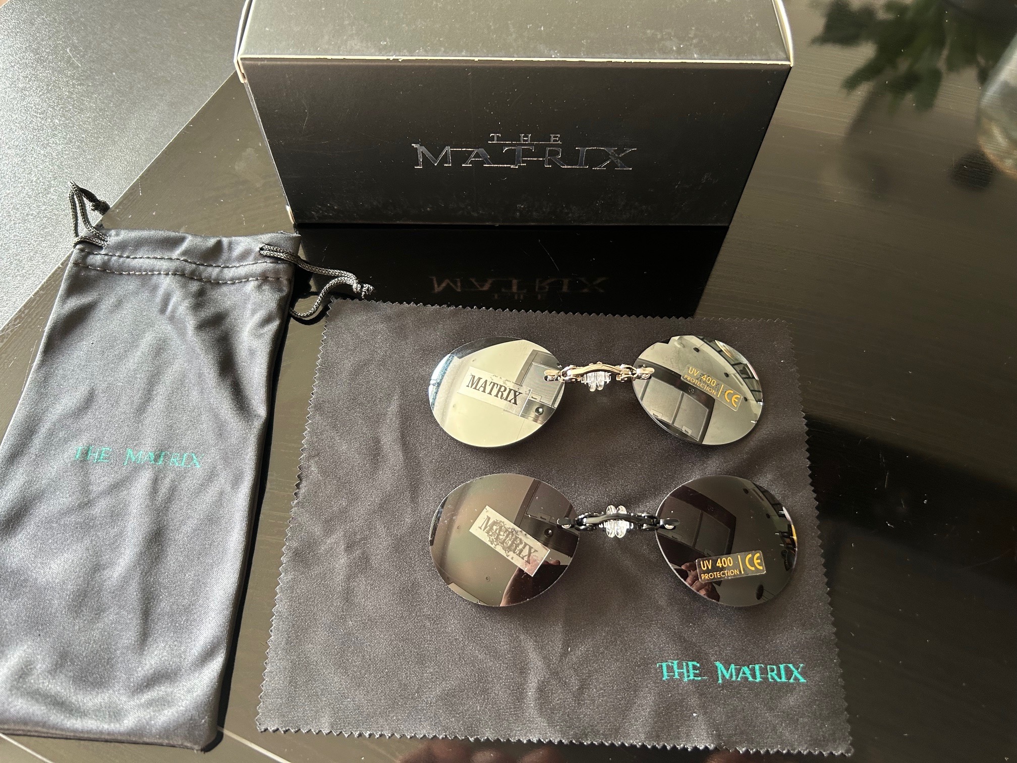 Lot de deux lunettes Matrix Morpheus – détail des montures