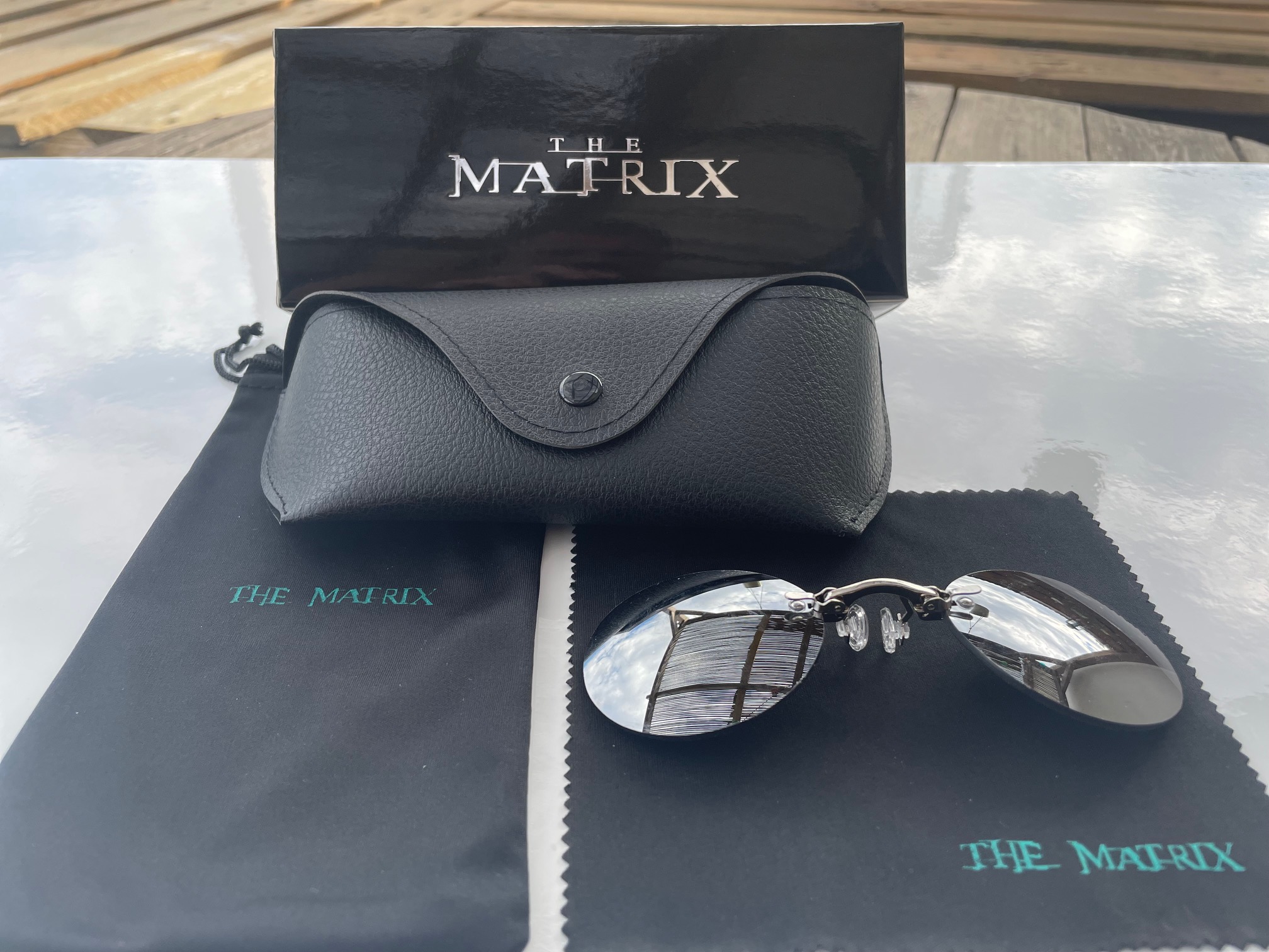 Lunettes Matrix Morpheus argent miroir avec coffret et étui – vue du produit