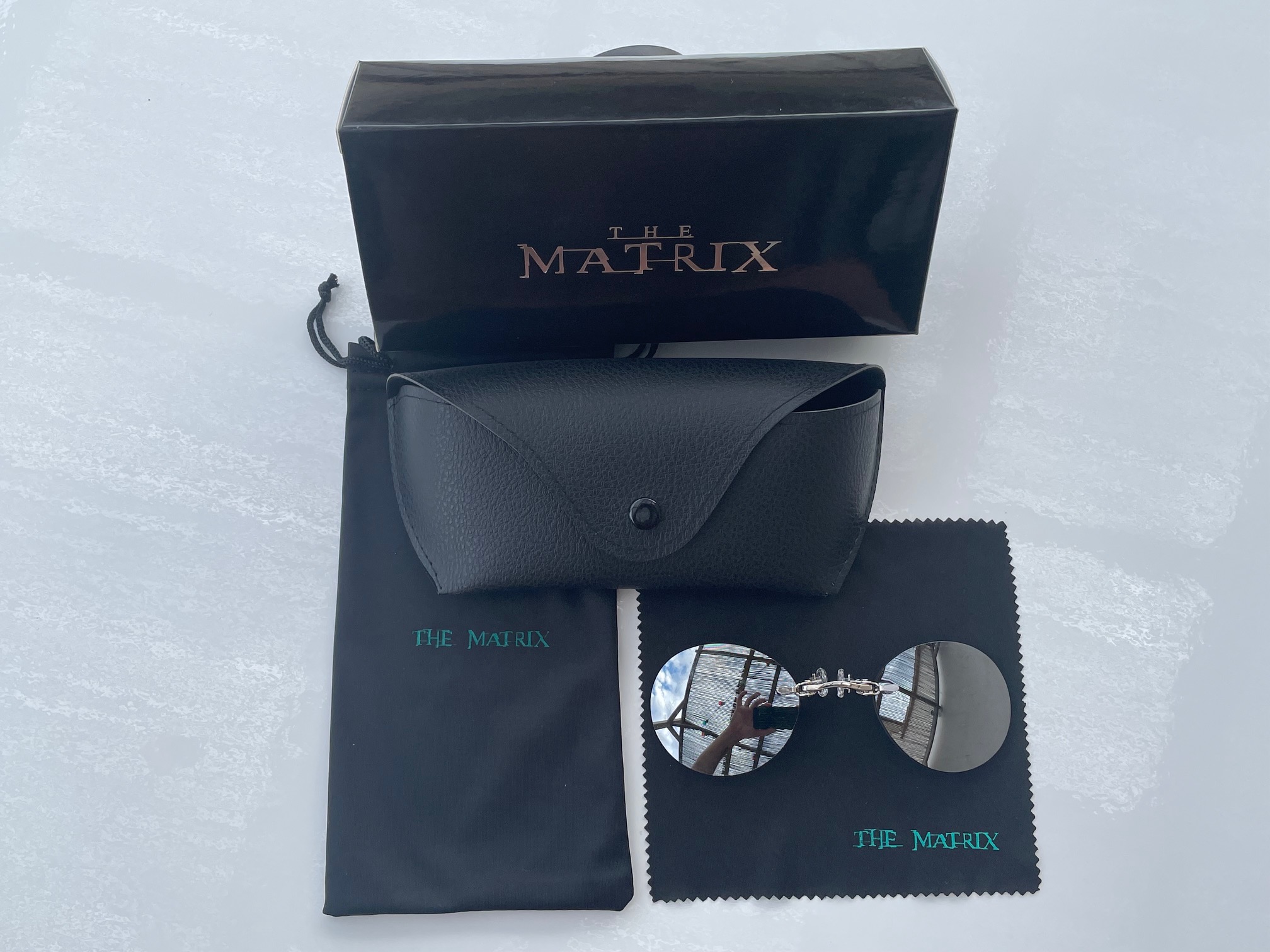 Détail des lunettes Matrix Morpheus à verres argent miroir