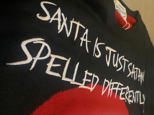 Pull de Noel Santa is Satan-Zoom