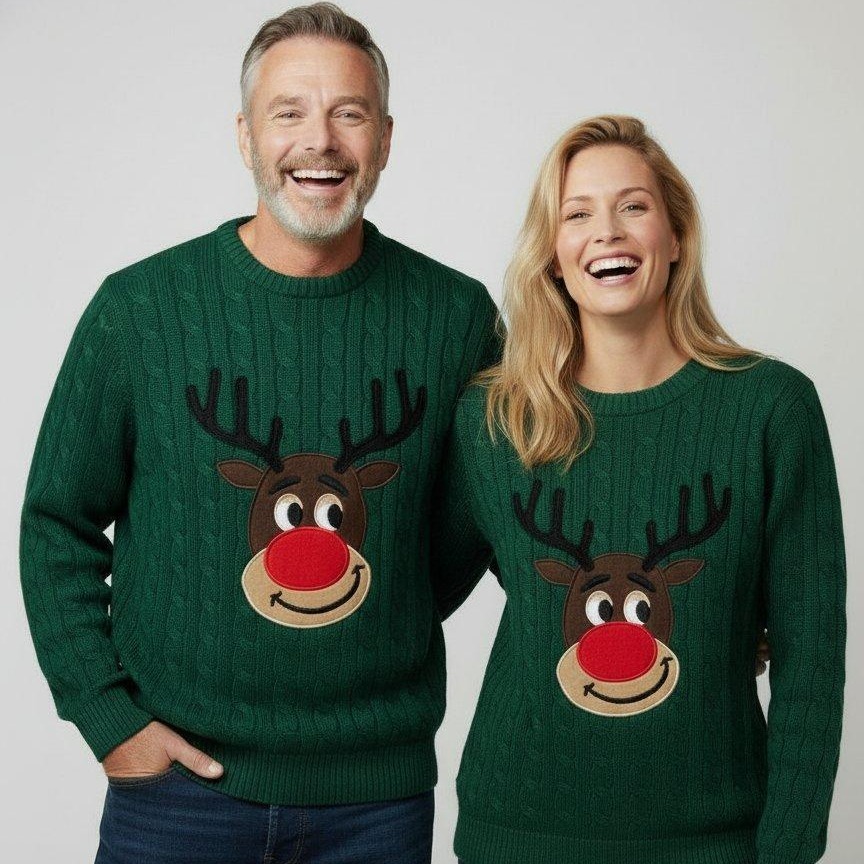 Stel in dennengroene kersttruien Bridget-versie met geborduurd rendier