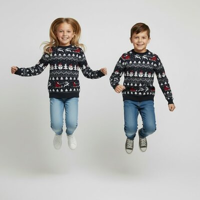 Kinderen in blauwe foute kersttrui Sneeuwstorm van biologisch katoen