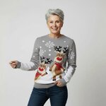 Vrouw in grijs-witte kersttrui Double Rudolph van biologisch katoen
