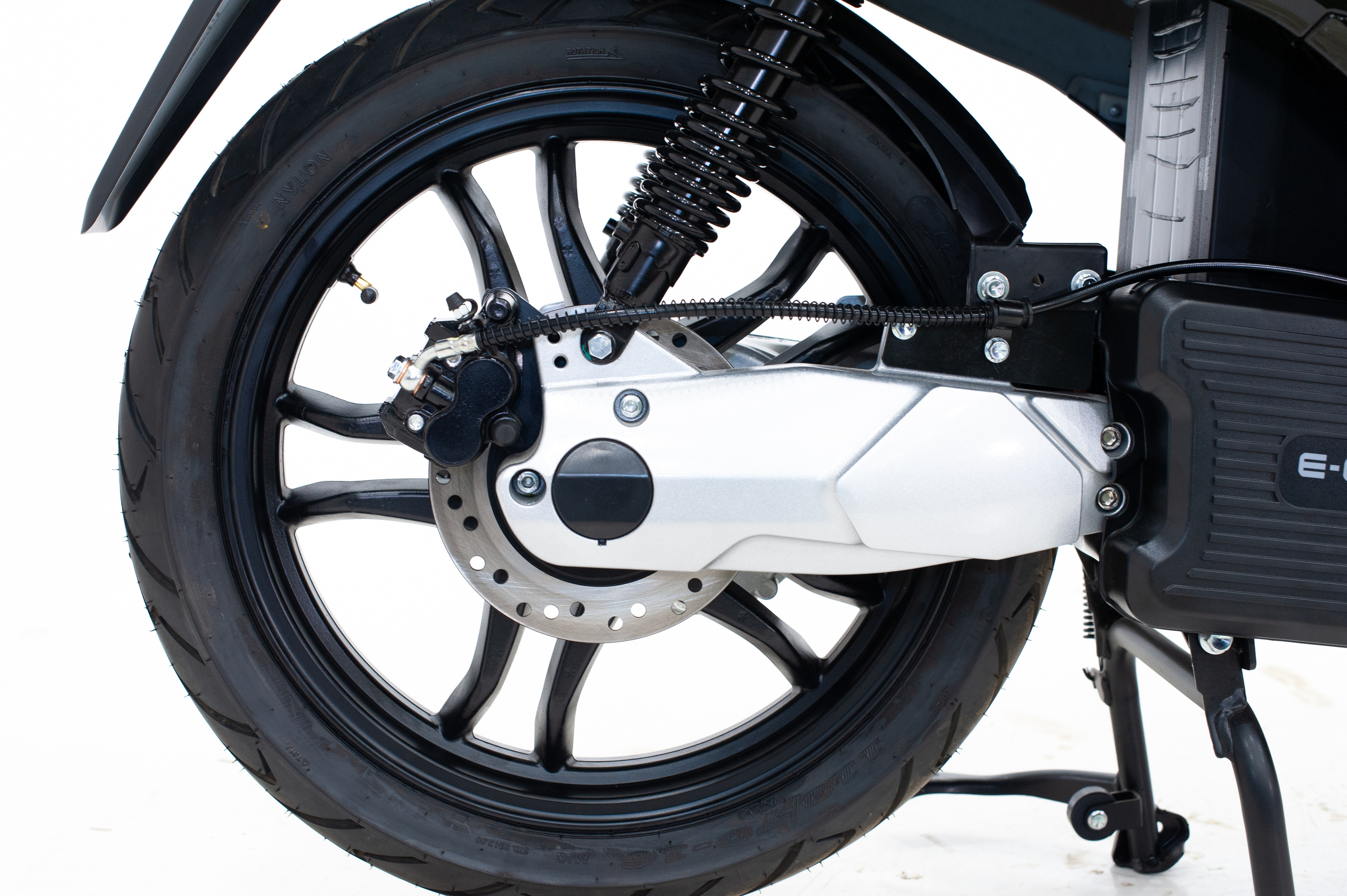 scooter-electrique-lycke-ecoral-bras-oscillant