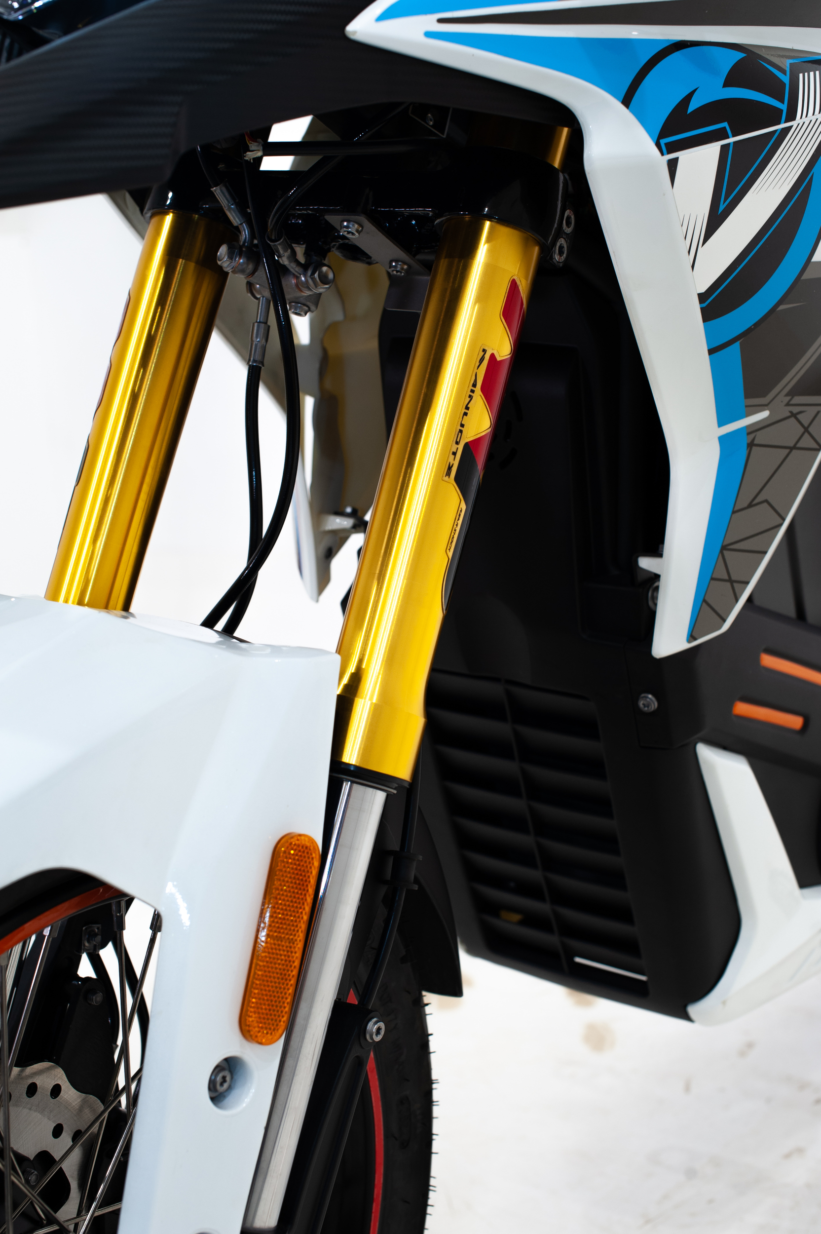moto-electrique-lycke-trail-fourche-avant