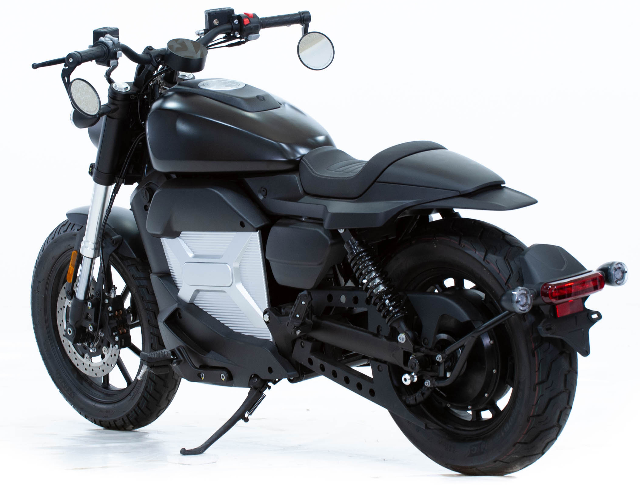moto-electrique-lycke-apache-noire-cote