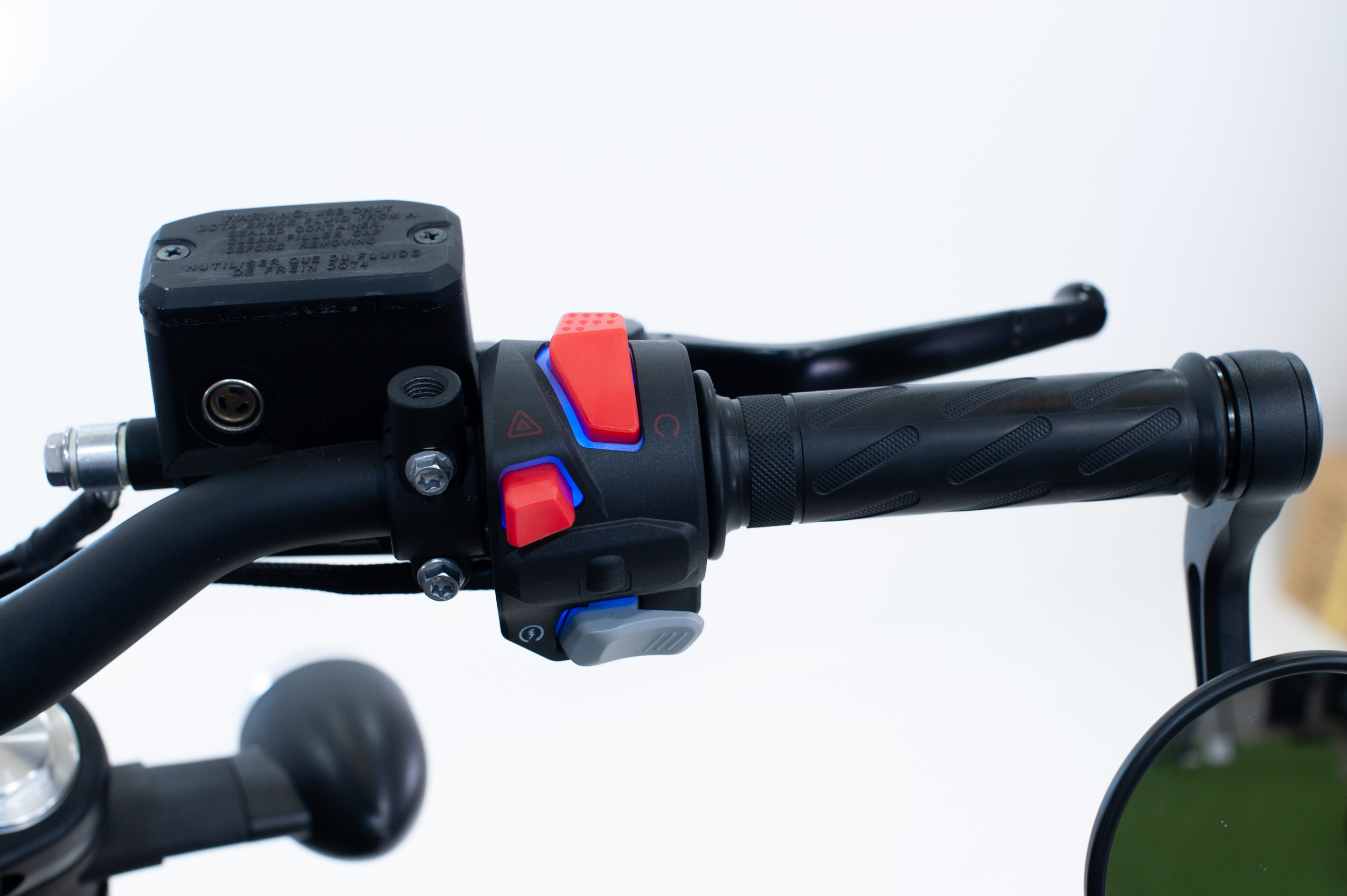 poignee-acceleration-moto-electrique-lycke-apache