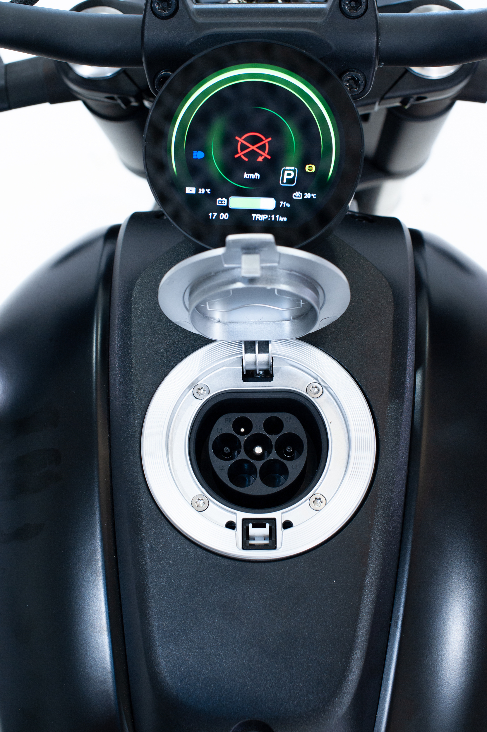 prise-recharge-moto-electrique-lycke-apache