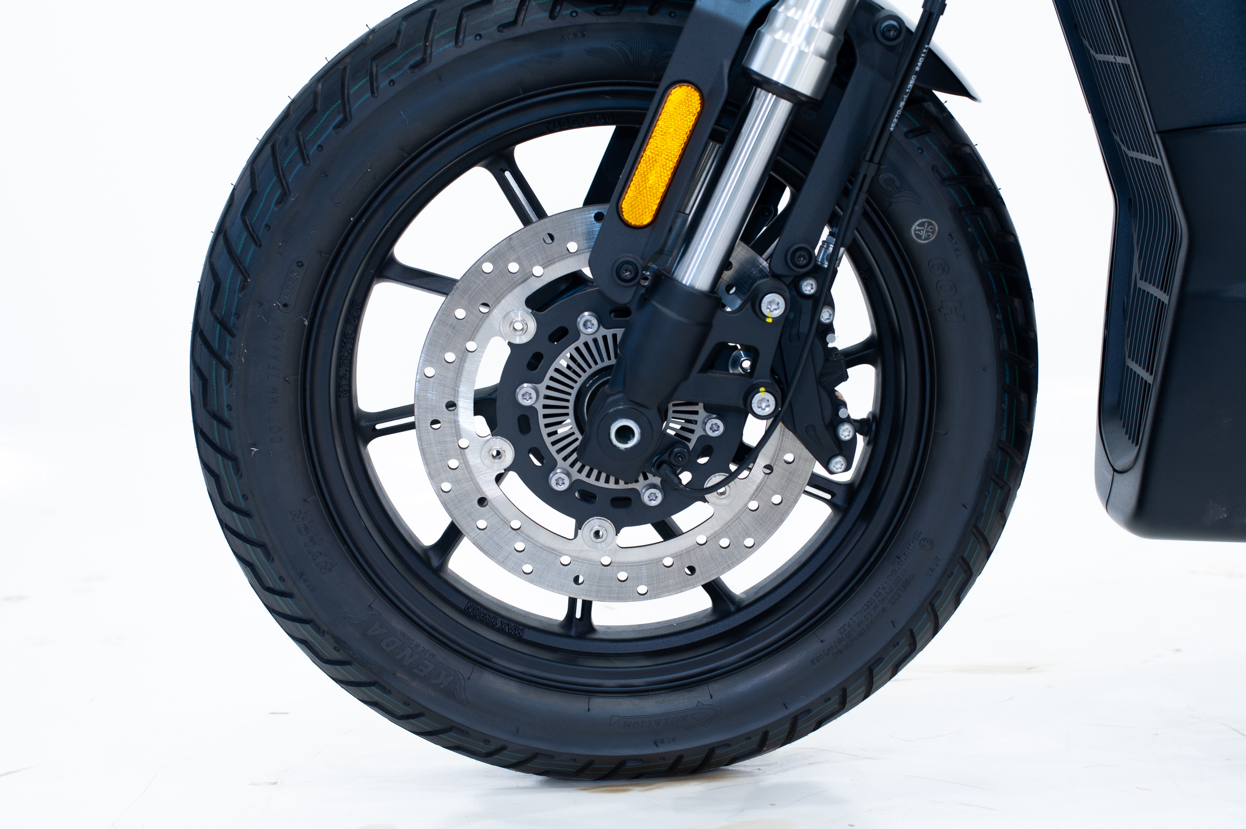 freinage-ABS-moto-electrique-lycke-apache