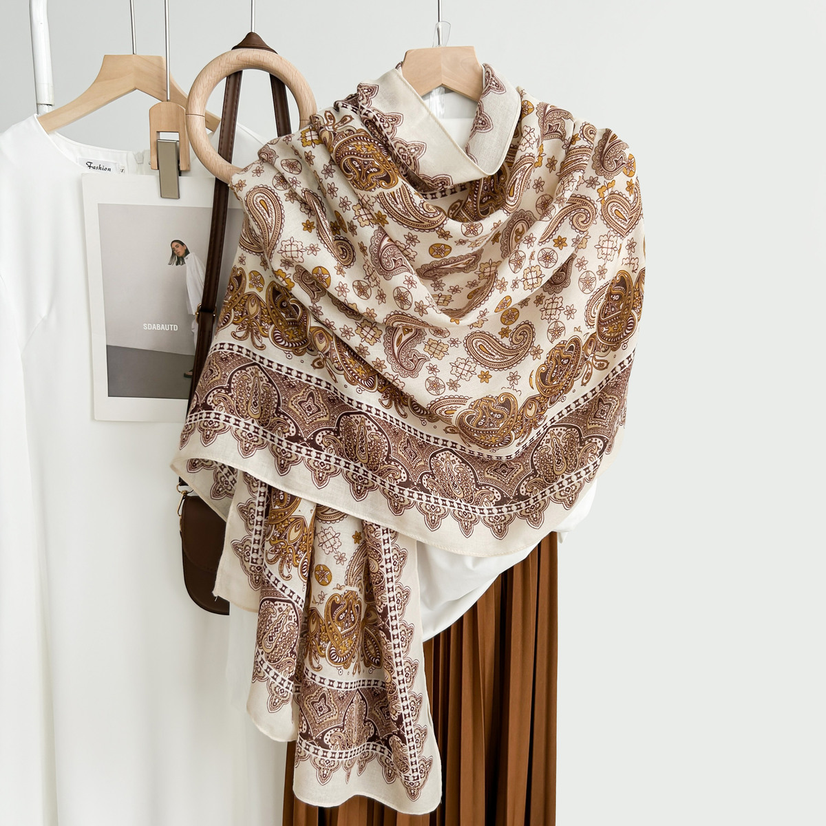 foulard-imprime-motif-paisley_beige_696d4d1fa5232