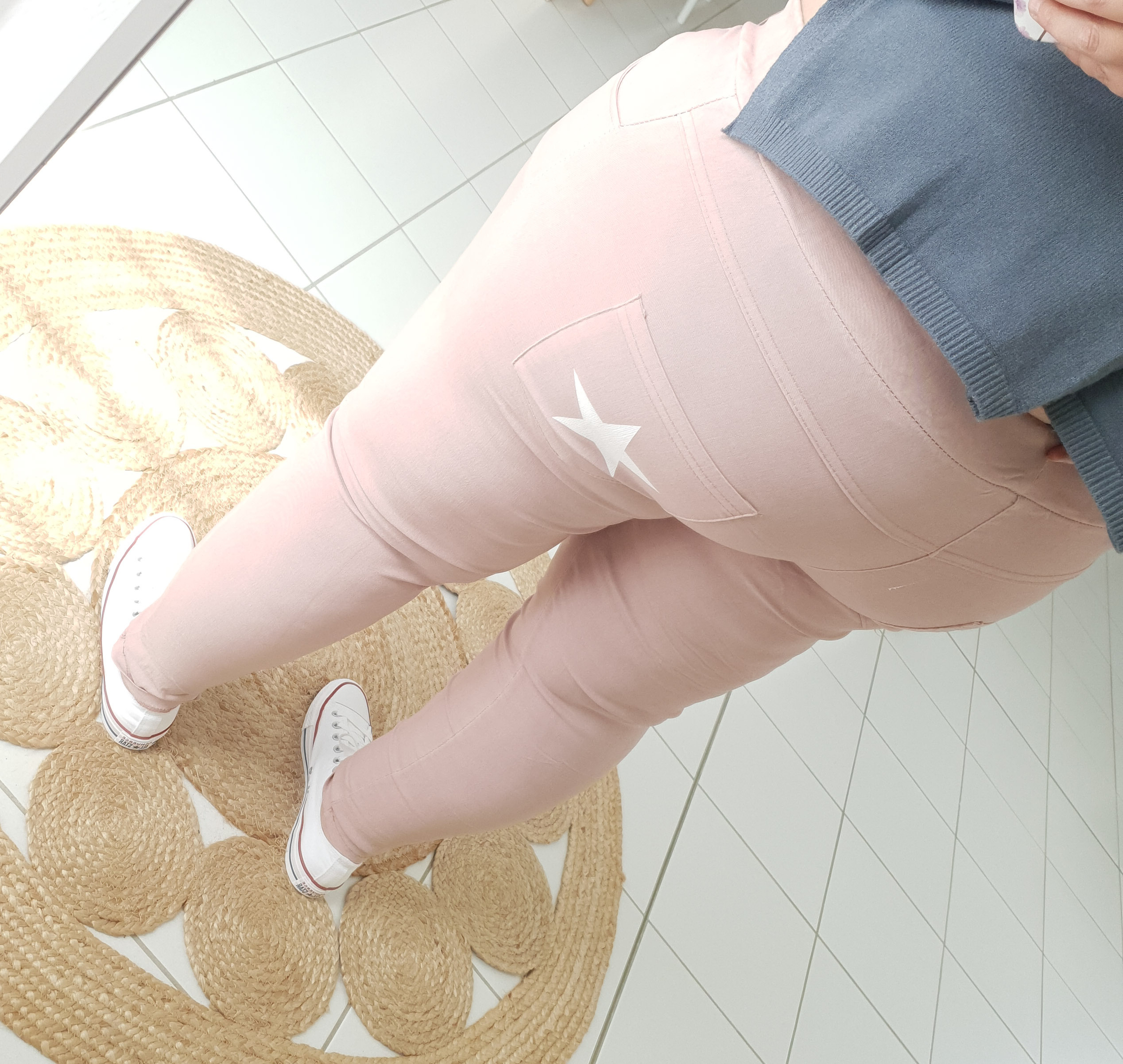 Le pantalon rose poudrée avec son étoile blanche sur la poche - Taille unique (46/50)