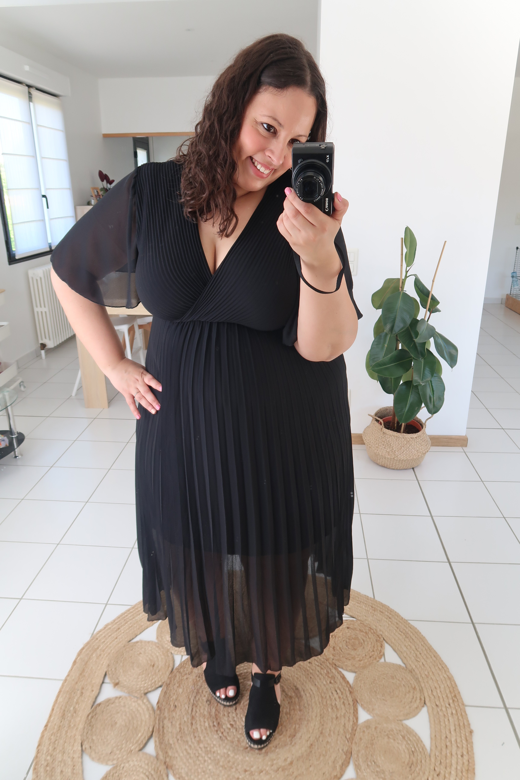 La robe Cécile noire plissée soleil - C MELODIE - Taille unique (46/52)