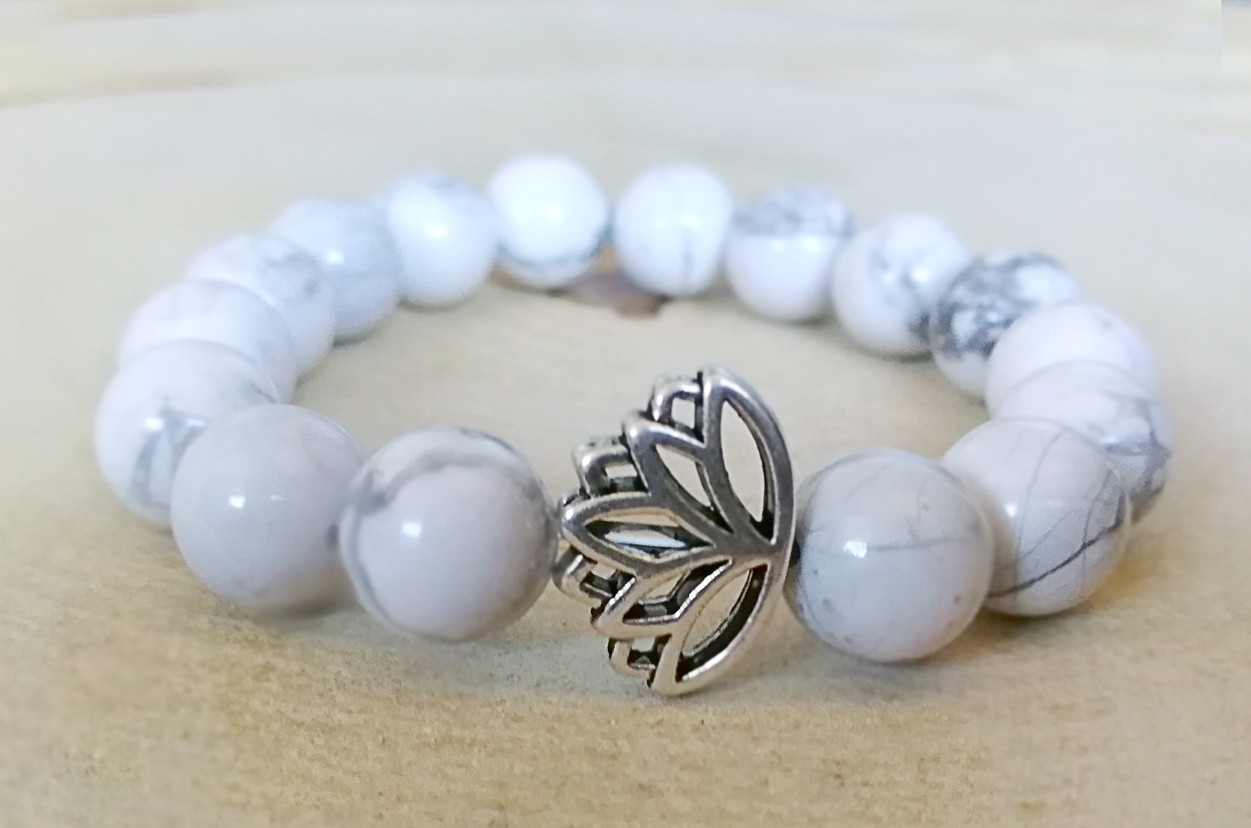 Howlite lotus 10