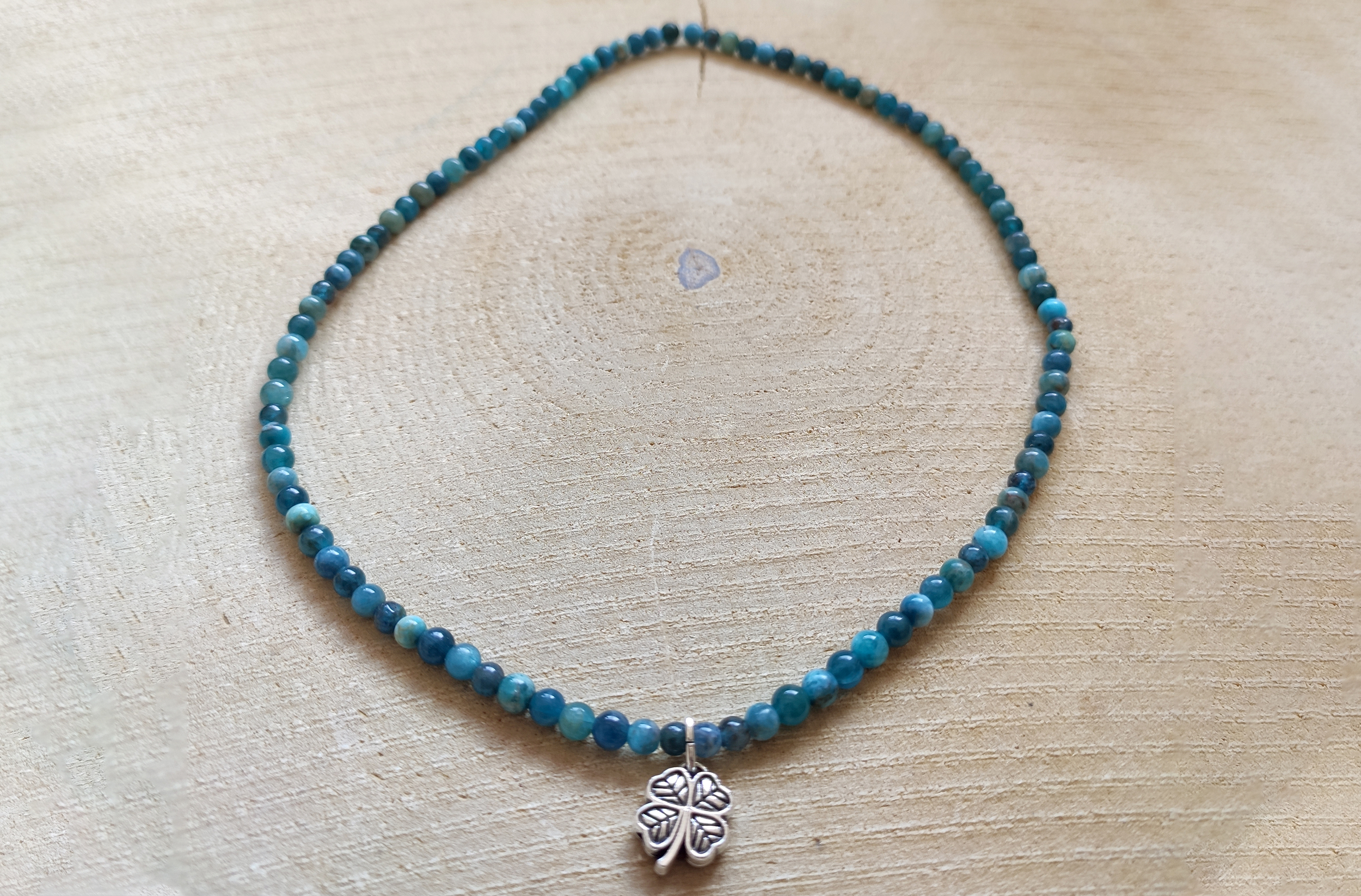 COLLIER APATITE 2