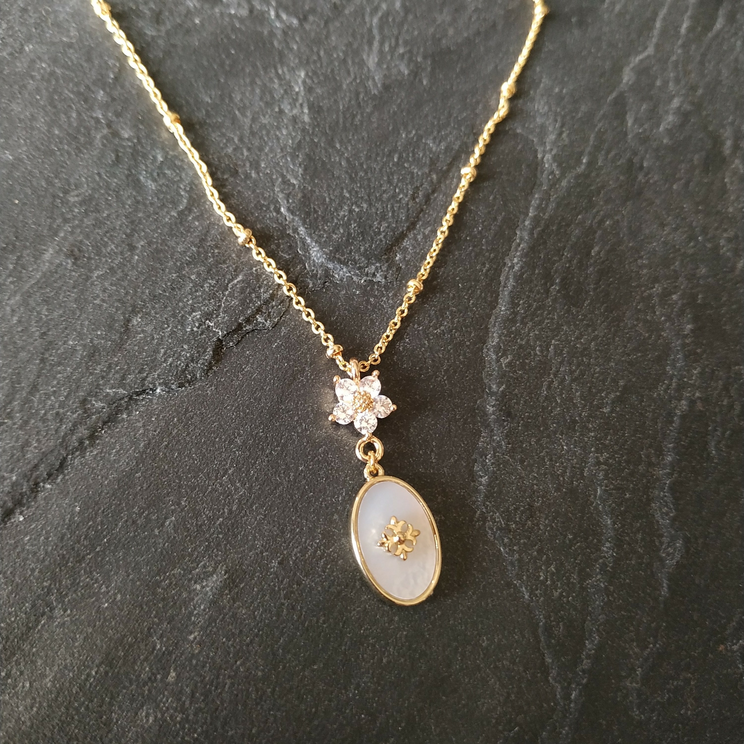 collier nacre