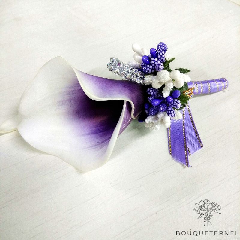 Boutonnière de Fleur de Lys Calla