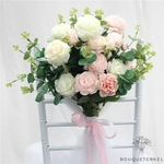 Décoration Chaise Mariage Blanches, Roses & Roses Pâles | Bouquet Artificiel | Pivoines Artificielles | Bouqueternel