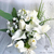 Composition florale de mariage en fleurs artificielles, présentant des callas blancs et des fleurettes, mise en valeur par un ruban satiné