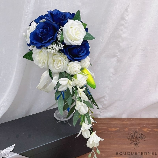 Bouquet De Mariée En Cascade Bleu Et Blanc | Bouqueternel