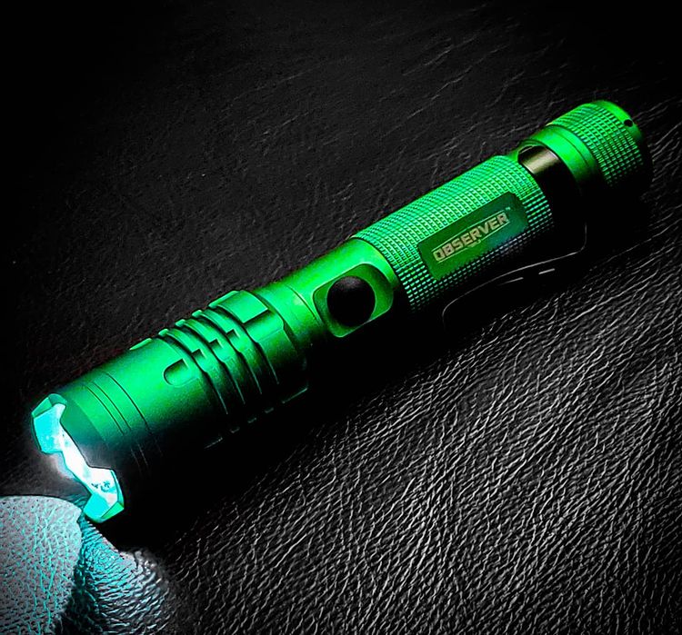 Gvoo Lampe Torche LED Ultra Puissante 1 Pièces, Lampe de Tactique Poche  avec 4 Piles Rechargeables 18650 Militaire Poche 1200 Lumens, 5 Modes  Intensité Ajustable Étanche IPX4 avec Chargeur USB : : Bricolage