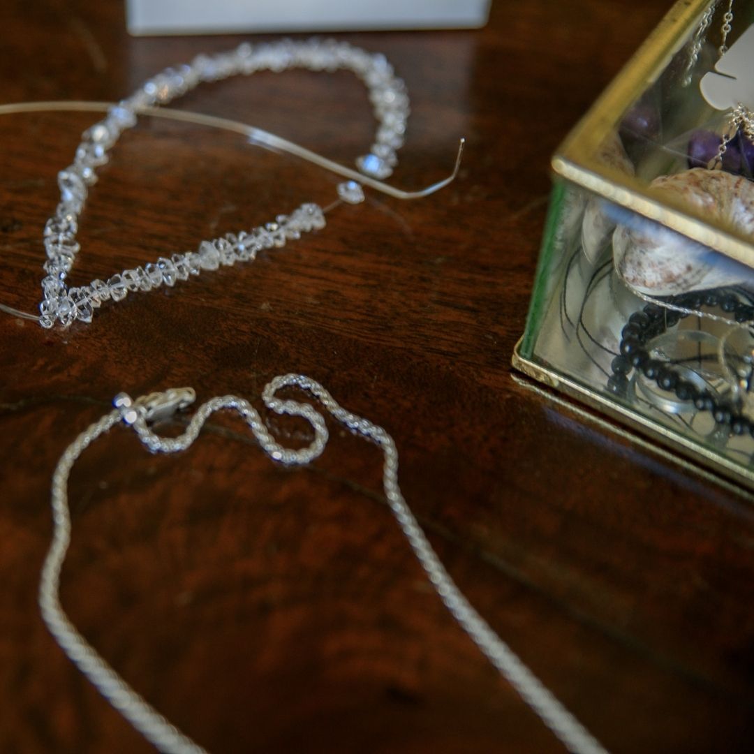 Bijoux artisanaux : entre achat et fabrication