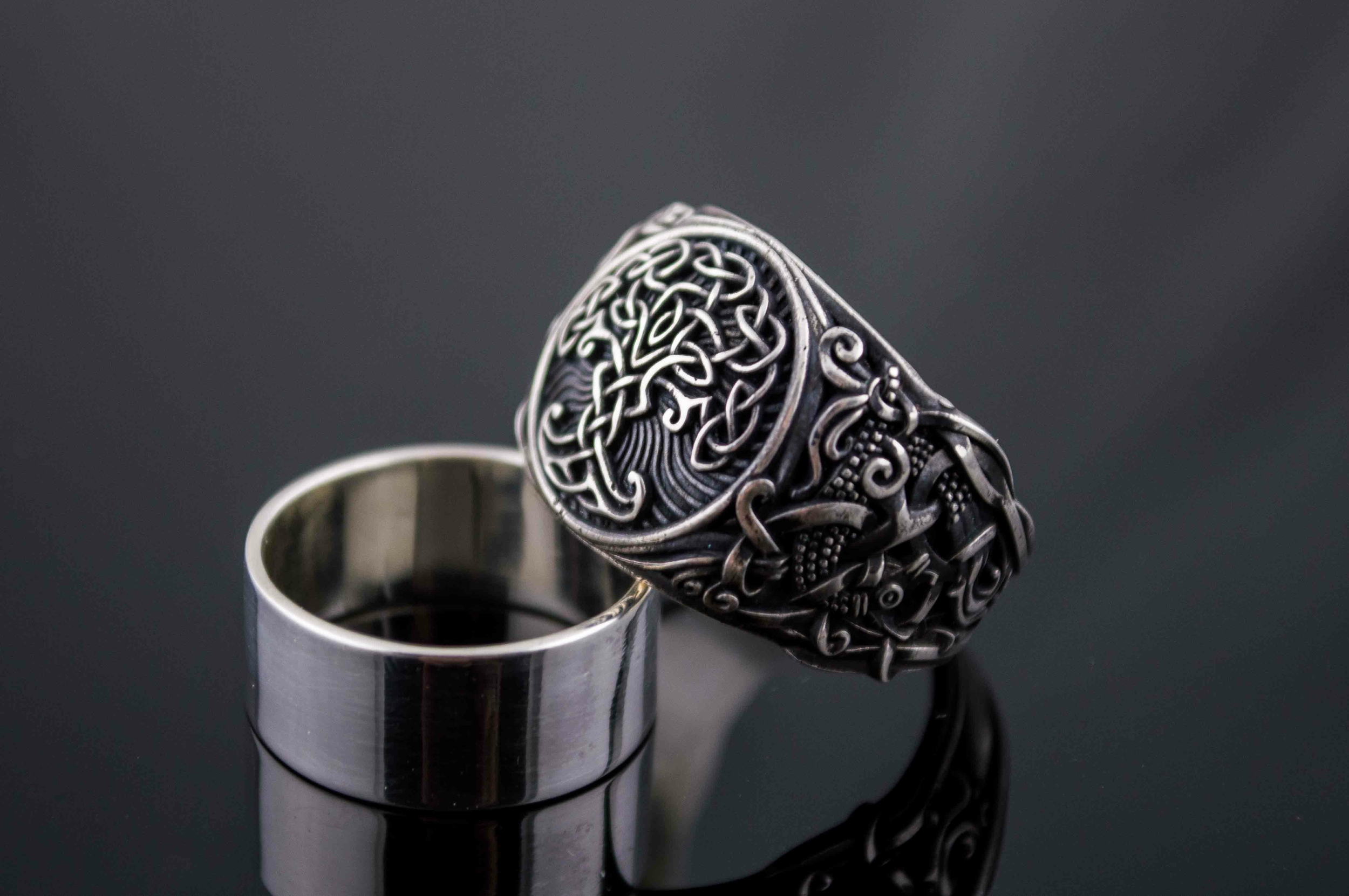 Bijoux pour hommes : comment les porter pour une soirée romantique ?
