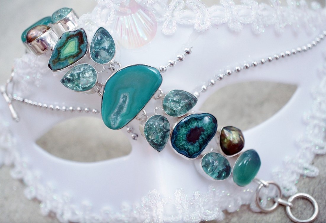 Quel est le rôle des bracelets en pierre naturelle sur les chakras ?