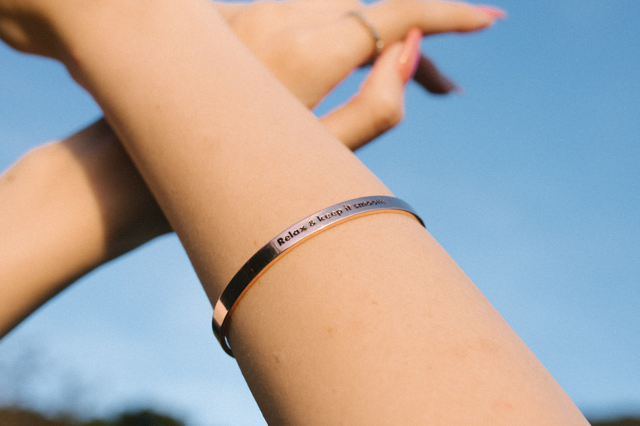 3 façons de porter votre bracelet manchette cet automne