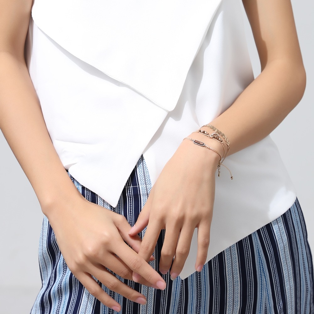 bracelets tendance avec breloques bois vert