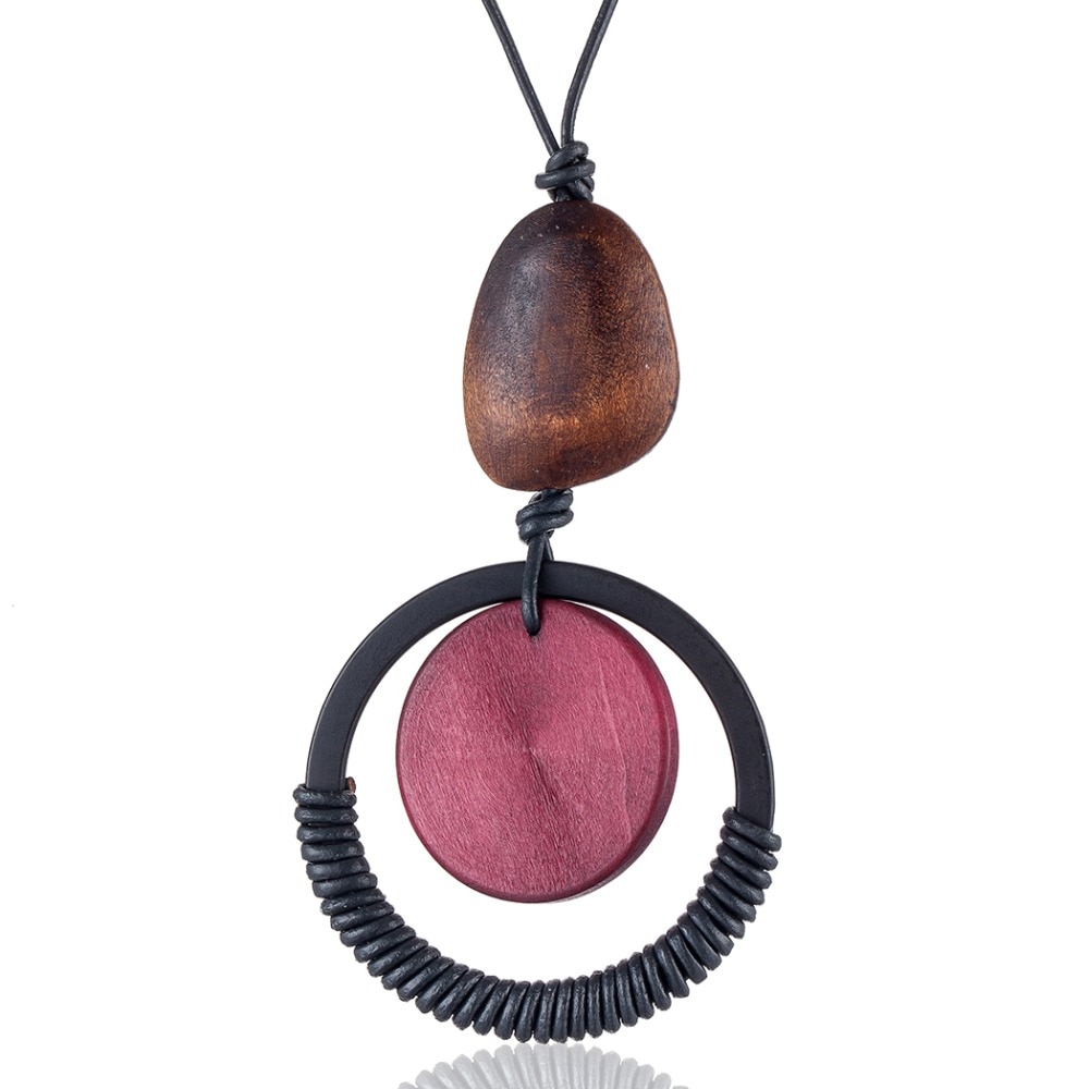 long collier avec pendentif en bois rose