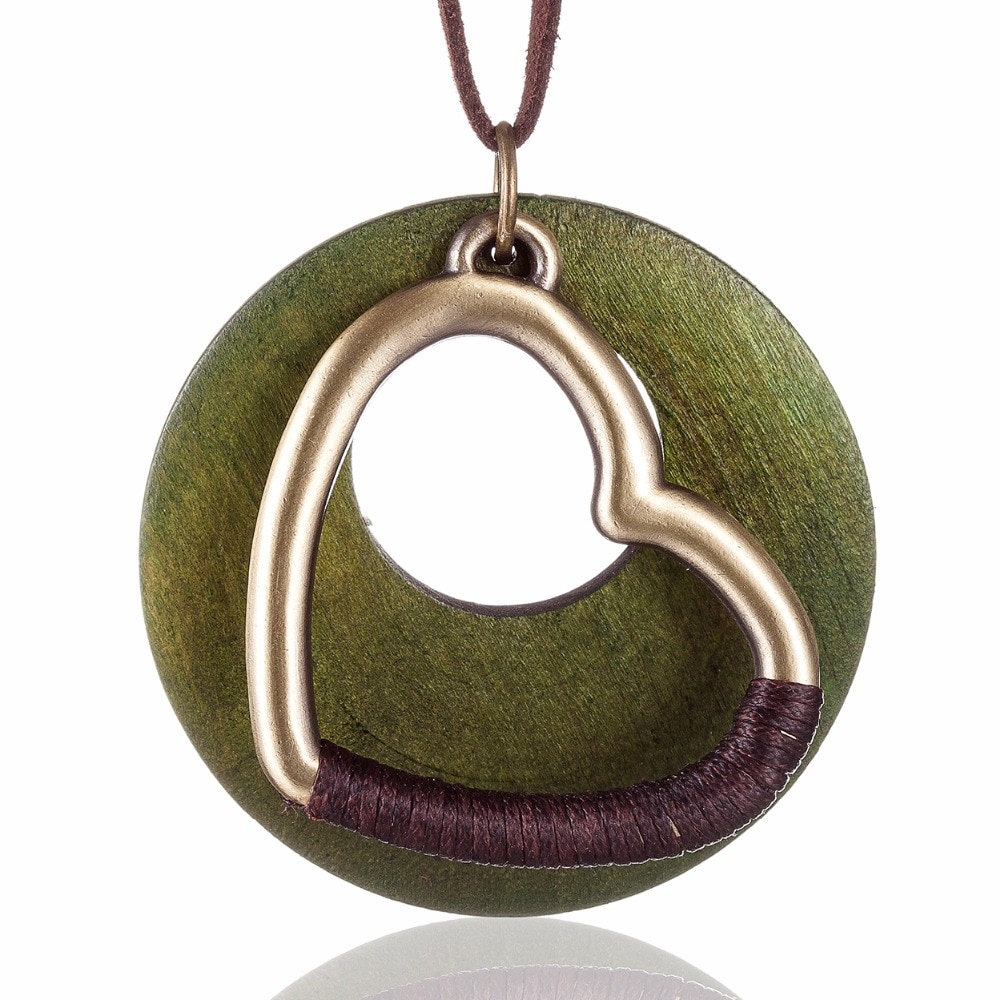 long collier pendentif coeur en bois et métal
