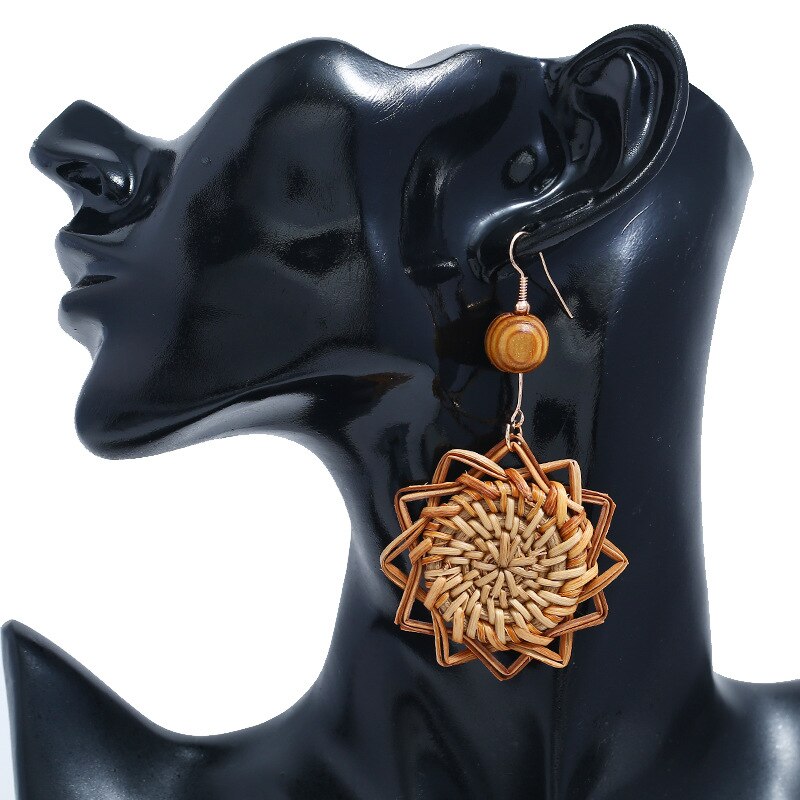grandes boucles doreilles pendantes en bois et rotin forme solei