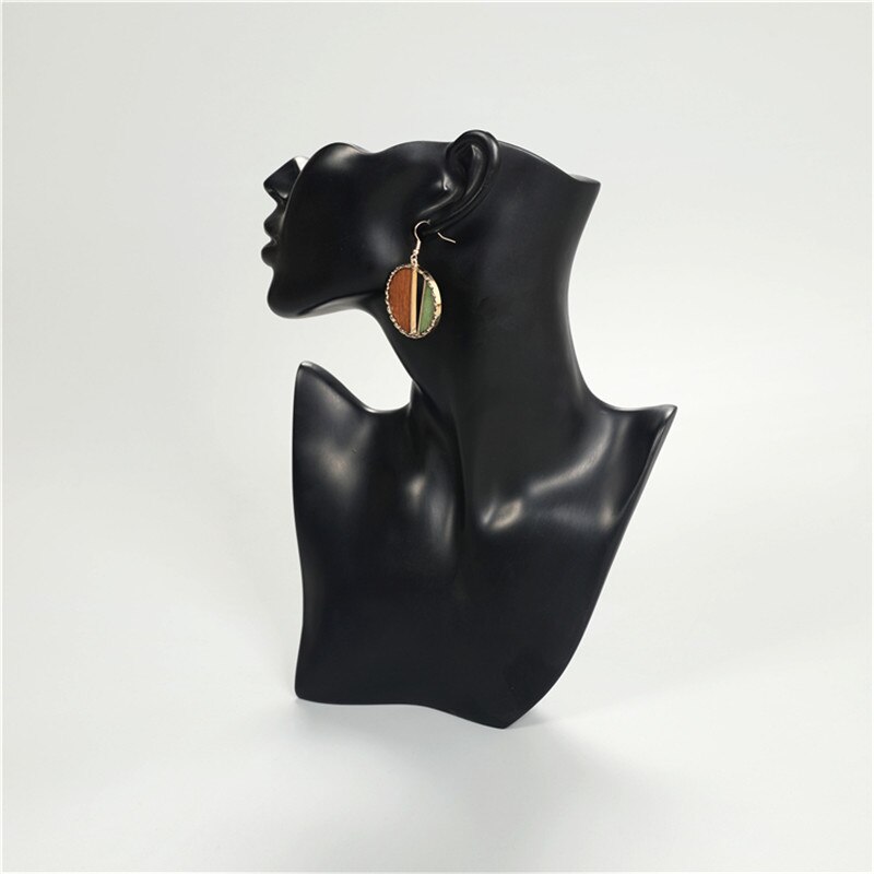 Boucles doreilles pendantes vertes et marron en bois