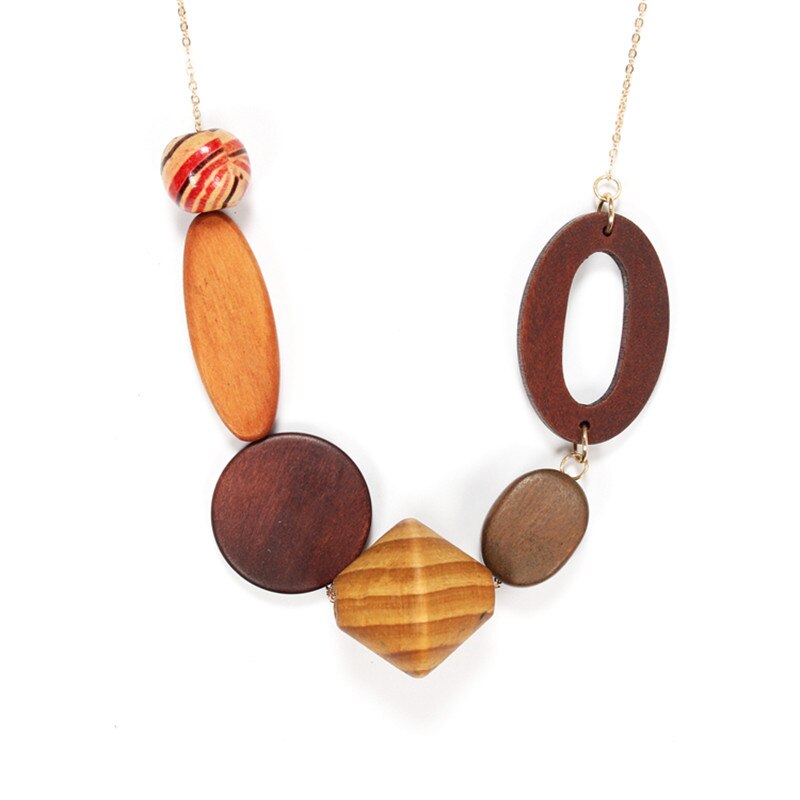 grand collier avec plusieurs perles de bois marron