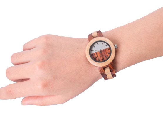 montre en bois femme modele subtilité wood santal