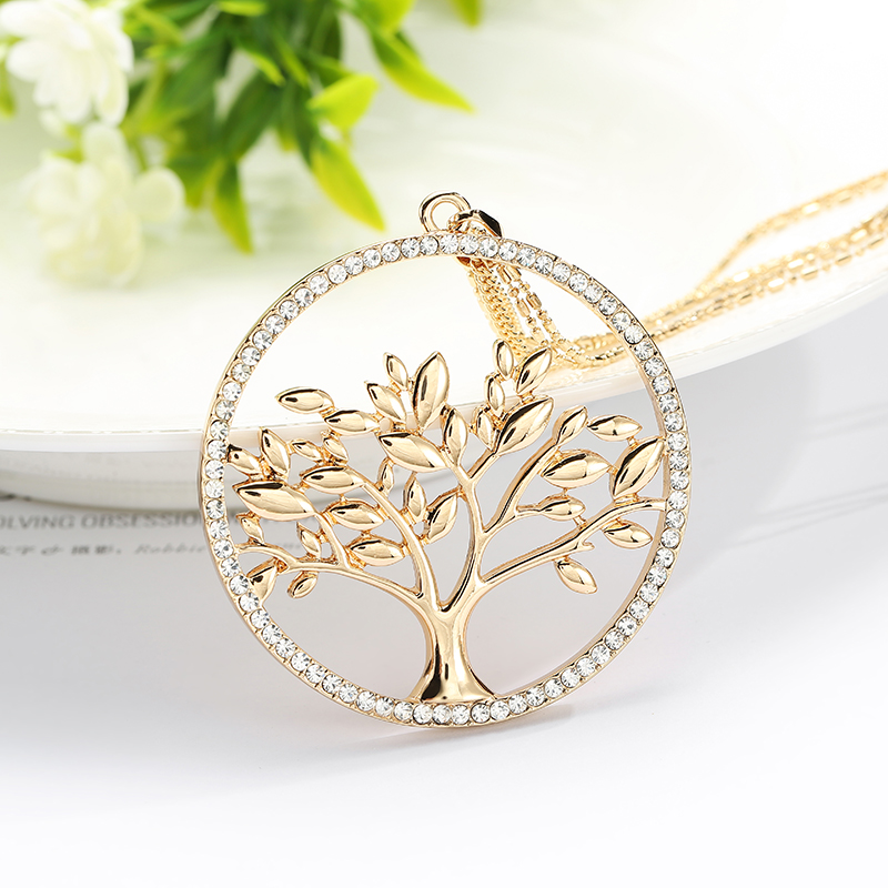 sautoir plaqué or avec grans pendentif arbre stylisé entouré de strass