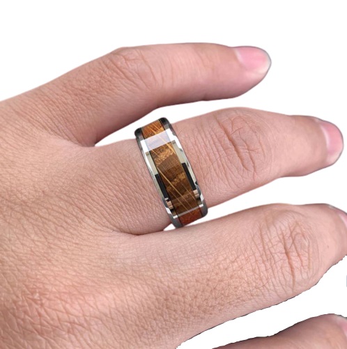 bague en bois chene whisky portee