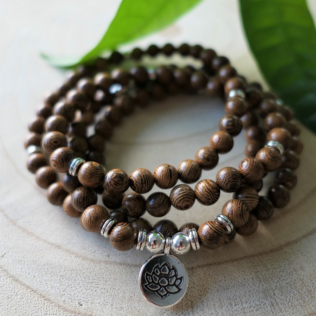 Bracelet tibétain perles bois multitours breloque lotus