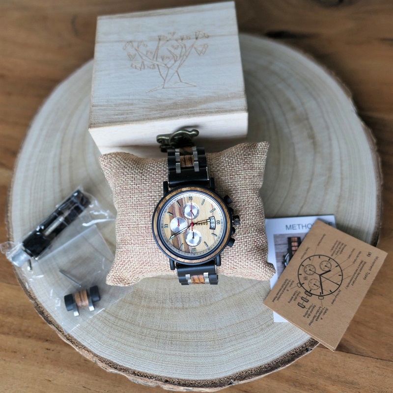 Montre en bois pour homme bois clair cadran chronographe