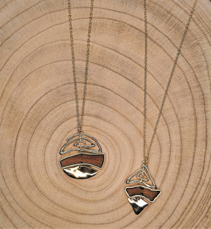 Collier or et bois