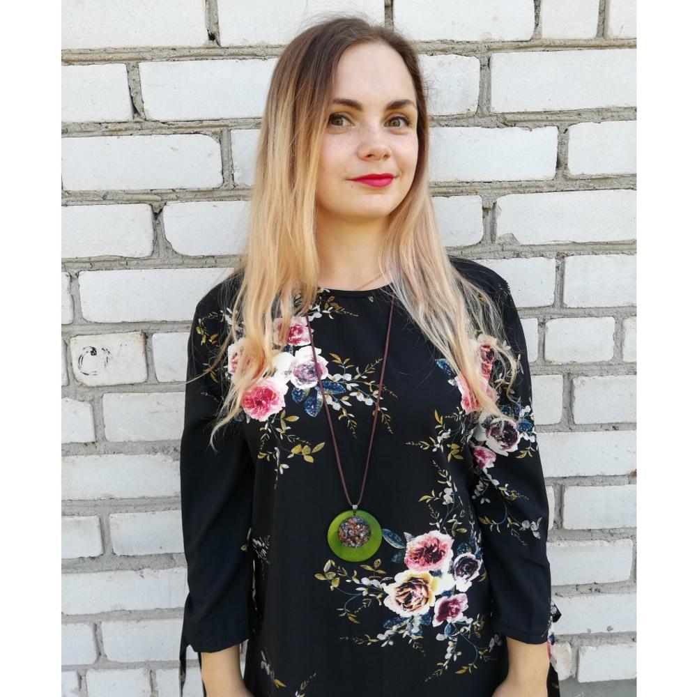 collier pendentif en bois et éclats de pierres