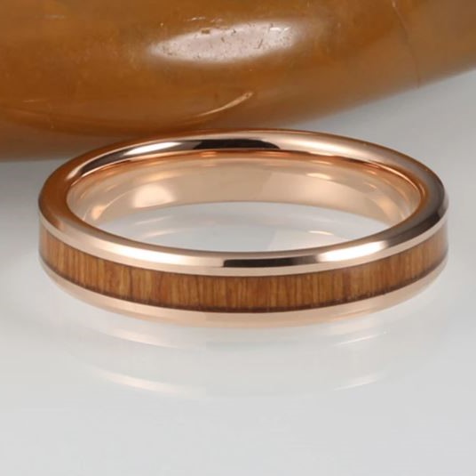 bague de mariage or rose en bois